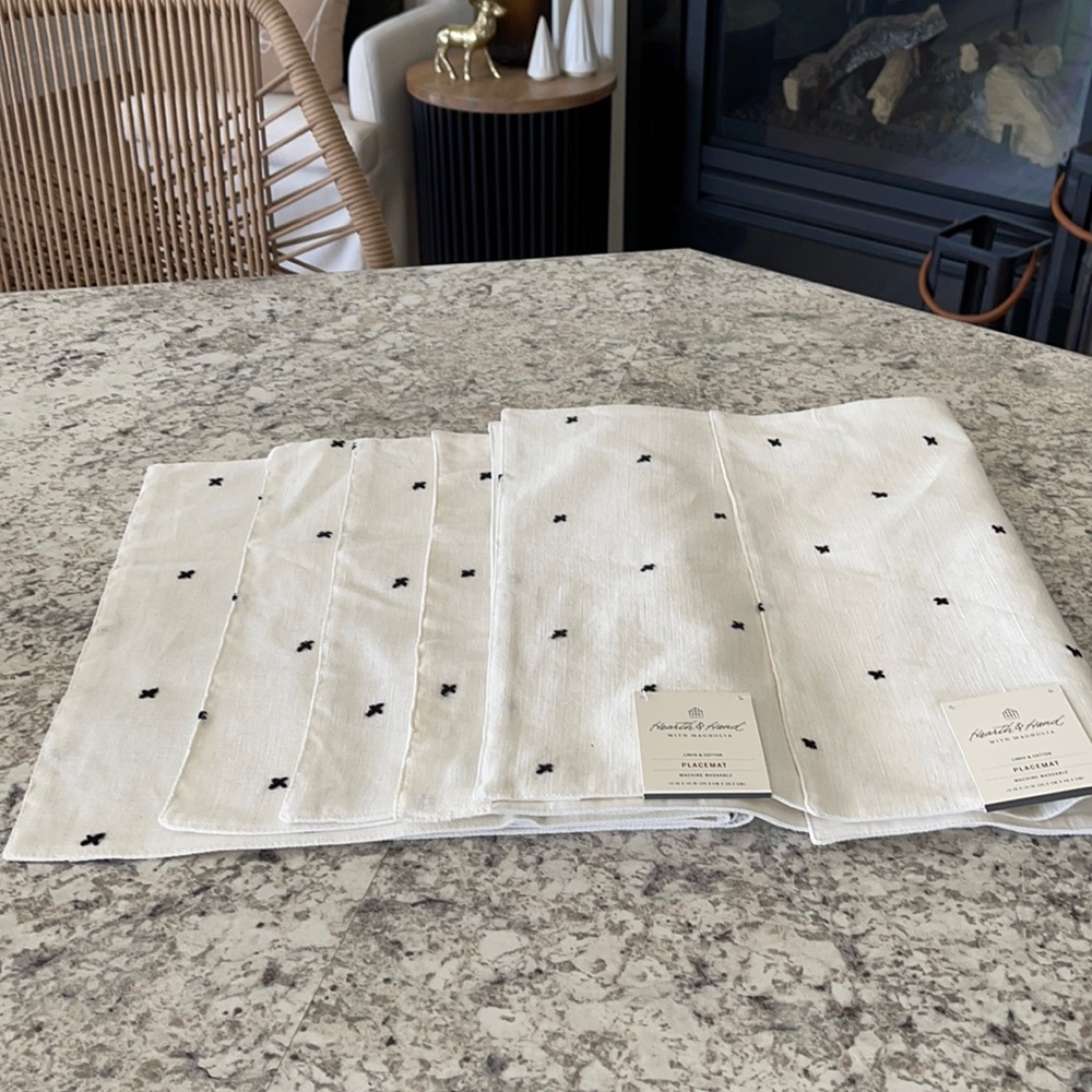 *** Discontinued *** NEW  Set of 6 Hearth & Hand “X” Placemat.
